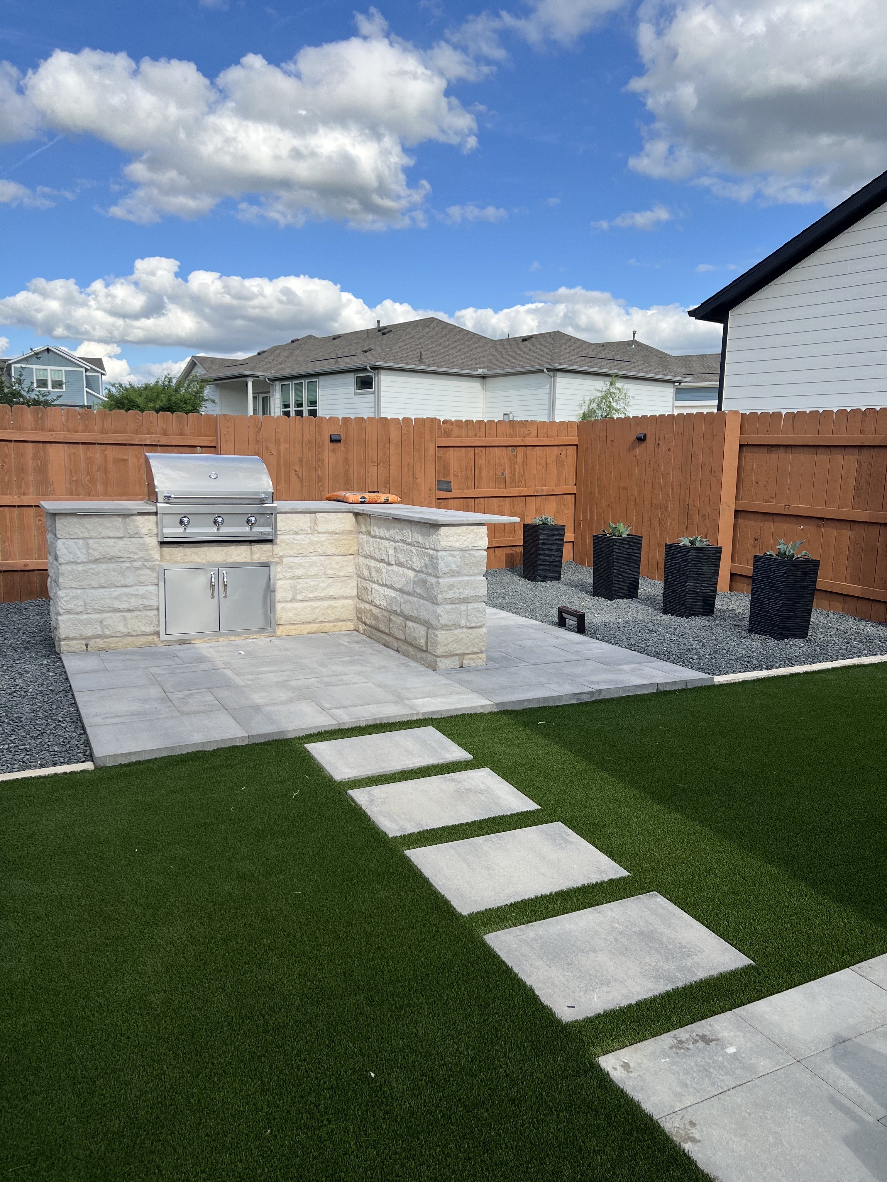 EZ Par outdoor kitchen, patio pavers and artificial turf project